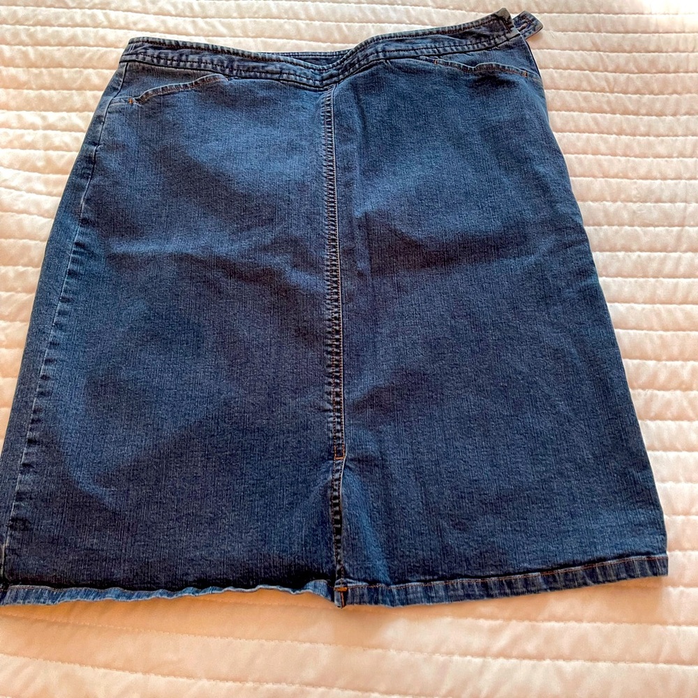 Ann Taylor denim mini skirt size 6 Excellent Used Condition